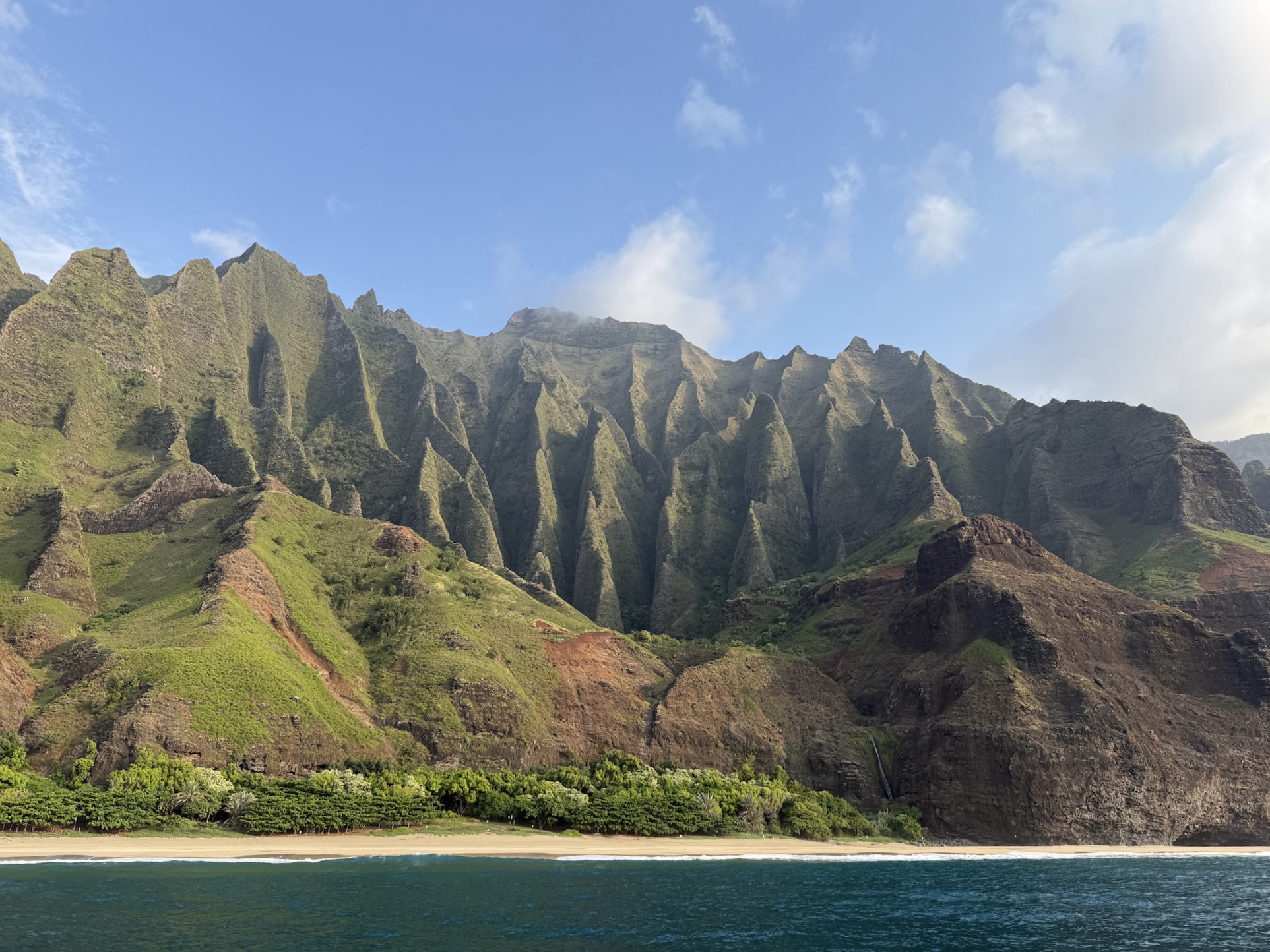 Lush Hawaiian mountain ridges
